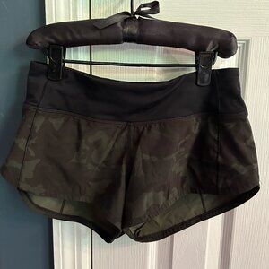 Lululemon Speed Up Shorts: Incognito Camo Gator Green/Black, Size 2